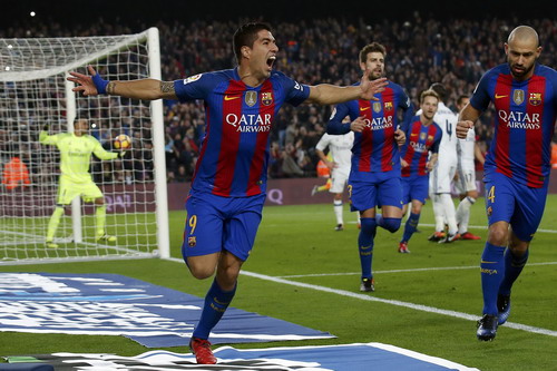 Suarez ghi bàn ở trận lượt đi