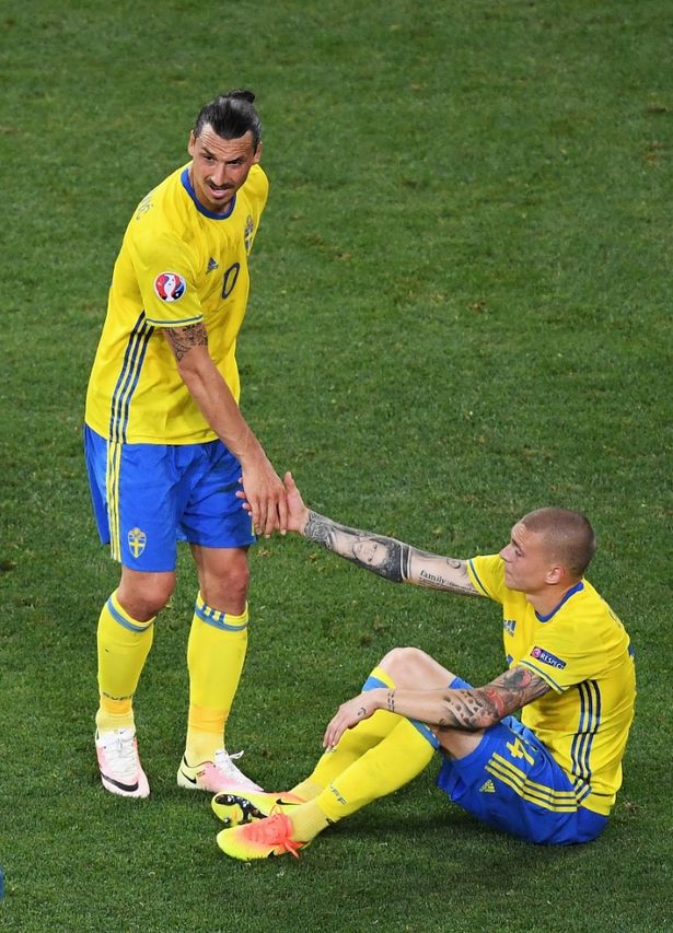 Lindelof k&ecirc;u gọi Mourinho giữ lại Ibrahimovic - Ảnh 3.