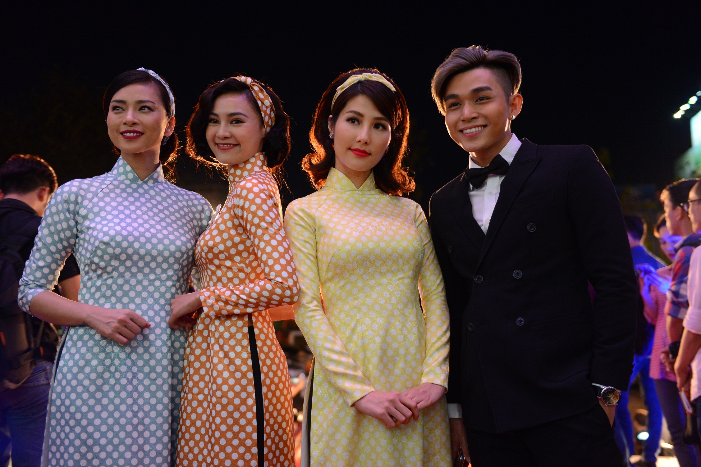Sao nữ khoe dáng tại Cánh diều 2016