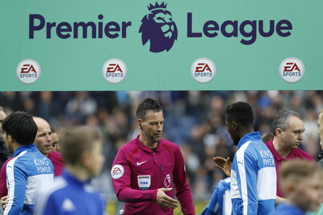 Ông Clattenburg điều khiển trận West Brom - Leicester tối 29-4, trận cuối cùng của ông ở Premier League