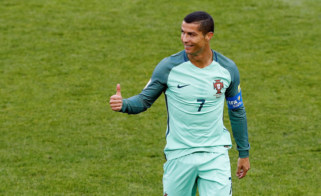 Nụ hôn đẹp của Ronaldo tại Confederations Cup 2017 - Ảnh 7.