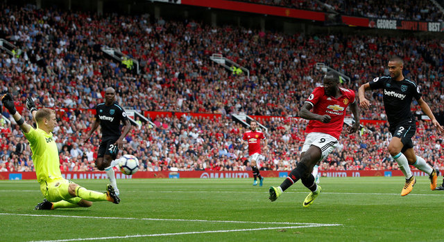 Lukaku lập c&uacute; đ&uacute;p, M.U thắng tưng bừng West Ham - Ảnh 1.