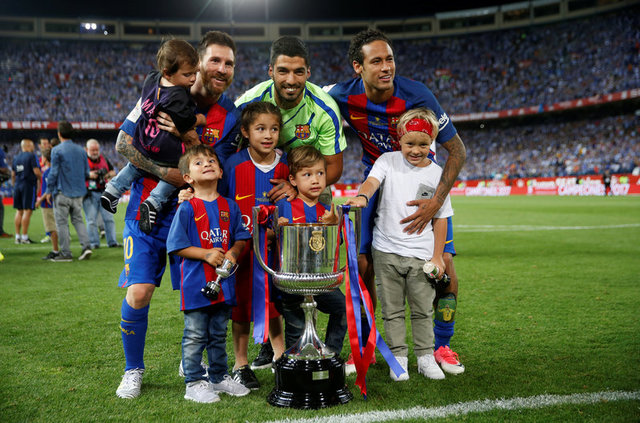 Loạt ảnh con sao Barcelona đáng yêu ở Cúp Nhà vua - Ảnh 10.