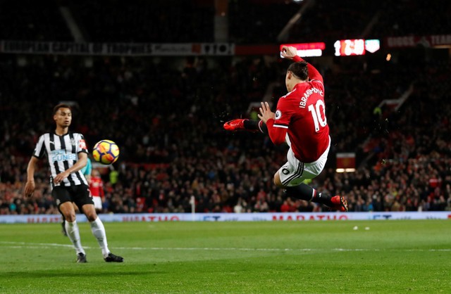Vừa trở lại, Ibrahimovic đ&atilde; tuy&ecirc;n chiến với Man City - Ảnh 2.
