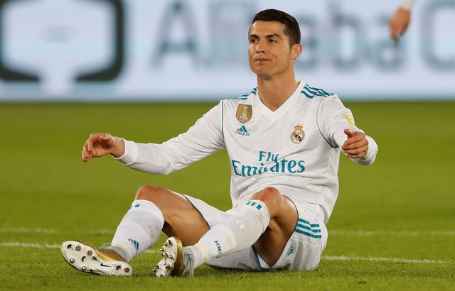 Ronaldo bỏ tập cả tuần trước thềm El Clasico