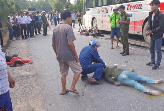 Va chạm với xe khách, 2 người phụ nữ tử vong thương tâm