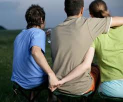 Bi kịch tình tay 3 giữa vợ chồng hờ và gã bạn làm chung