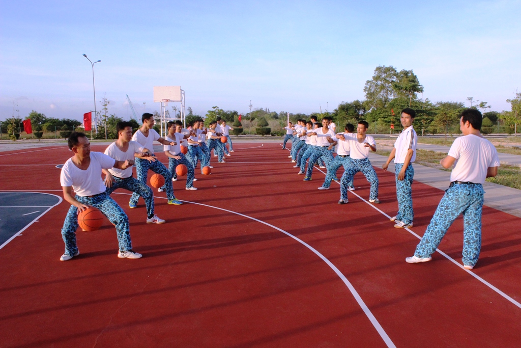 Tập bóng rổ cũng phải chuẩn