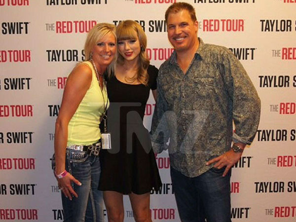 Taylor Swift ra t&ograve;a giải quyết vụ kiện s&agrave;m sỡ v&ograve;ng ba - Ảnh 2.
