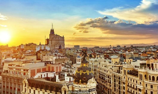 Chuyện ngủ trưa nhiều v&agrave; ăn tối muộn ở T&acirc;y Ban Nha - Ảnh 1.