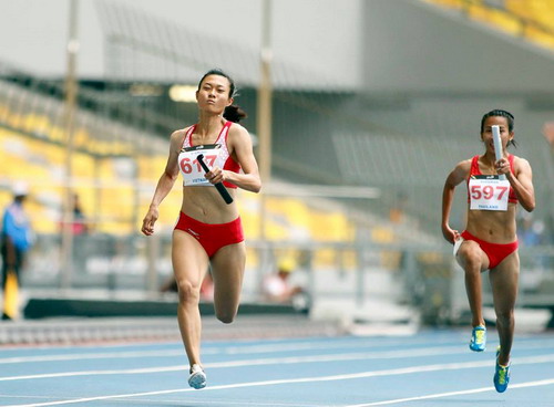 SEA Games ng&agrave;y 25-8: K&igrave;nh ngư 15 tuổi Kim Sơn tạo 2 c&uacute; sốc - Ảnh 15.