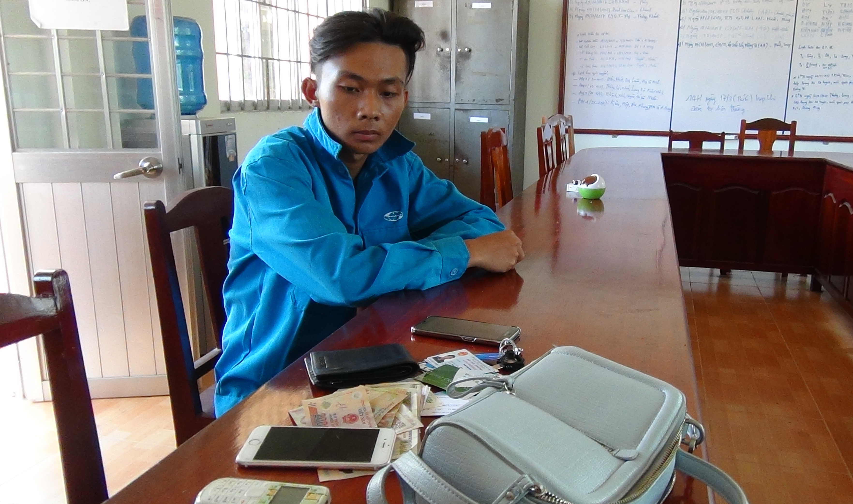 Bắt 2 đối tượng giật túi xách ở Phú Quốc