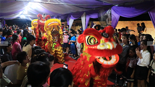 Vui trung thu cùng trẻ em nghèo