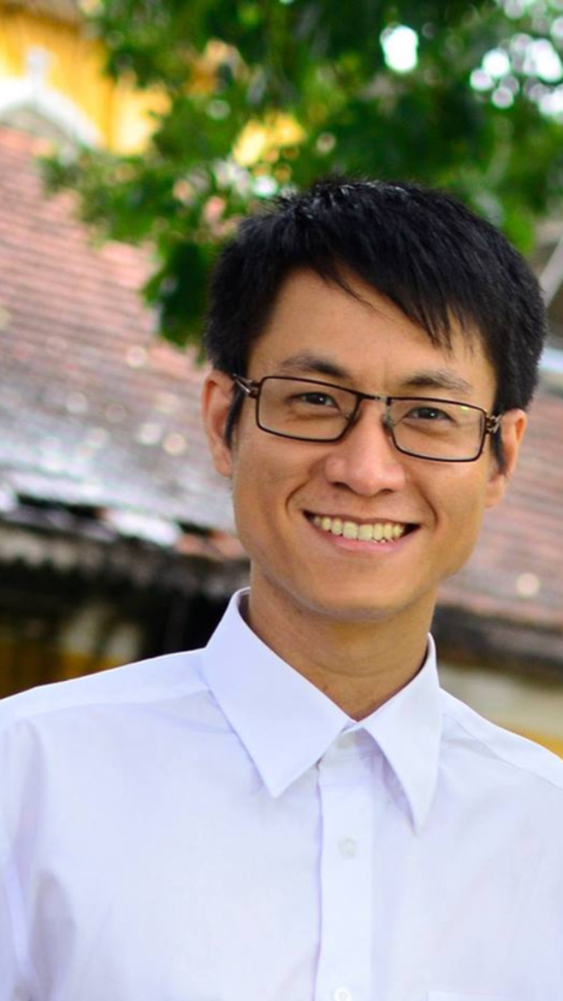 Bỏ việc lương cao để phát triển giáo dục cho trẻ em nghèo