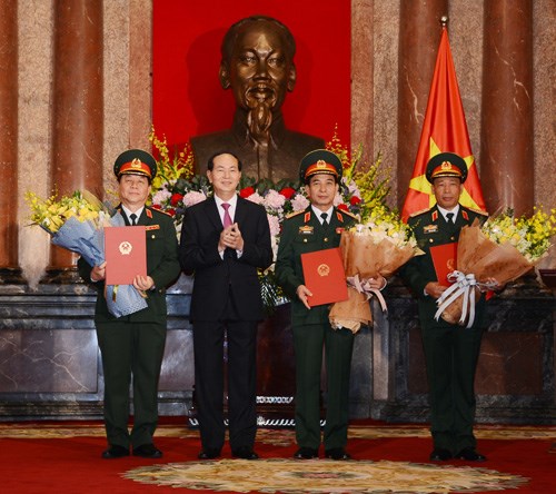Chủ tịch nước trao quy&ecirc;́t định thăng qu&acirc;n hàm 2 Thượng tướng - Ảnh 1.