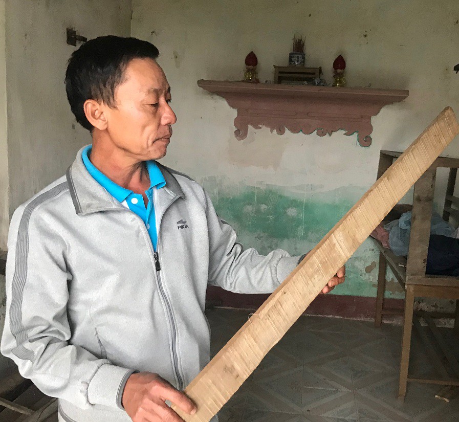Con đ&aacute;nh bố g&atilde;y xương sườn, mua xăng về dọa &ldquo;thi&ecirc;u sống&rdquo; - Ảnh 2.