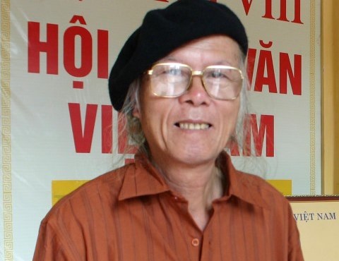 Nhà thơ "Thời hoa đỏ" qua đời