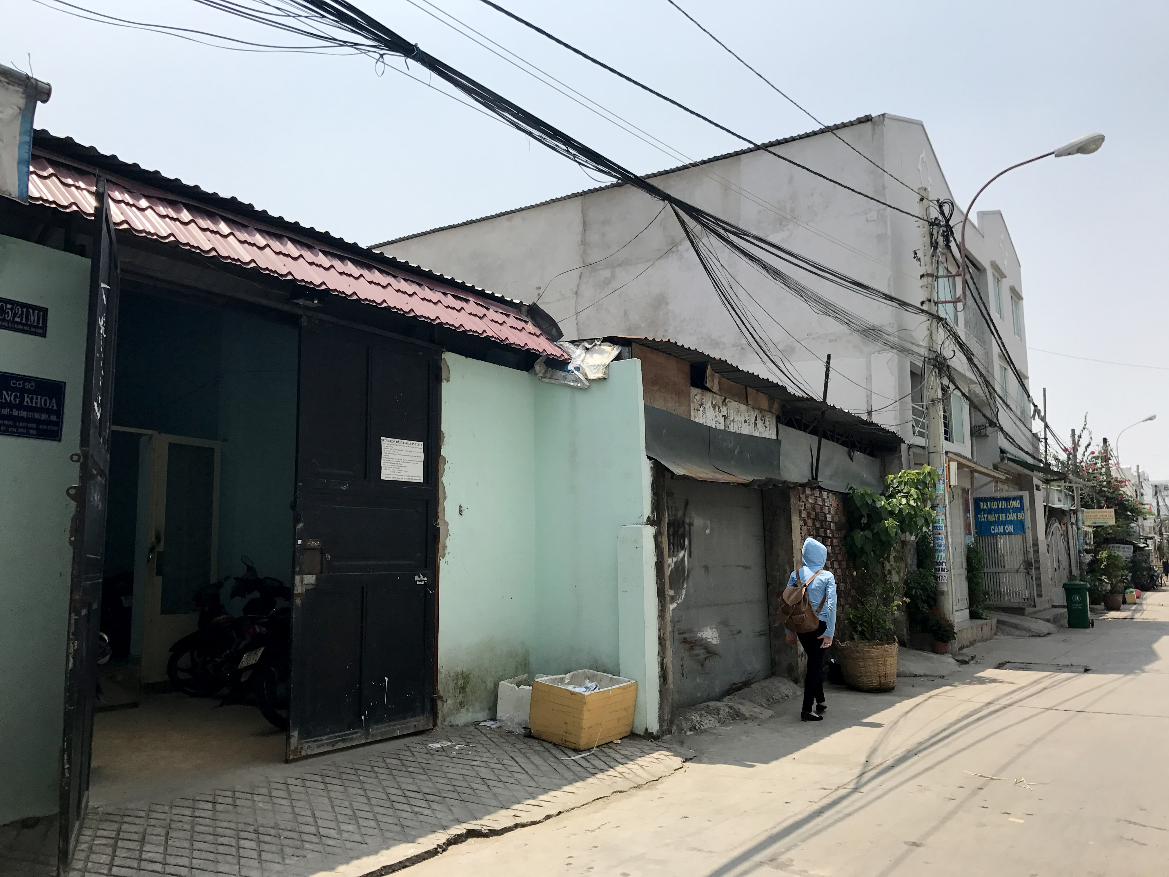 Một dãy nhà ở xã Bình Hưng, huyện Bình Chánh, TP HCM được mua bán thông qua giấy tay Ảnh: Lê Phong