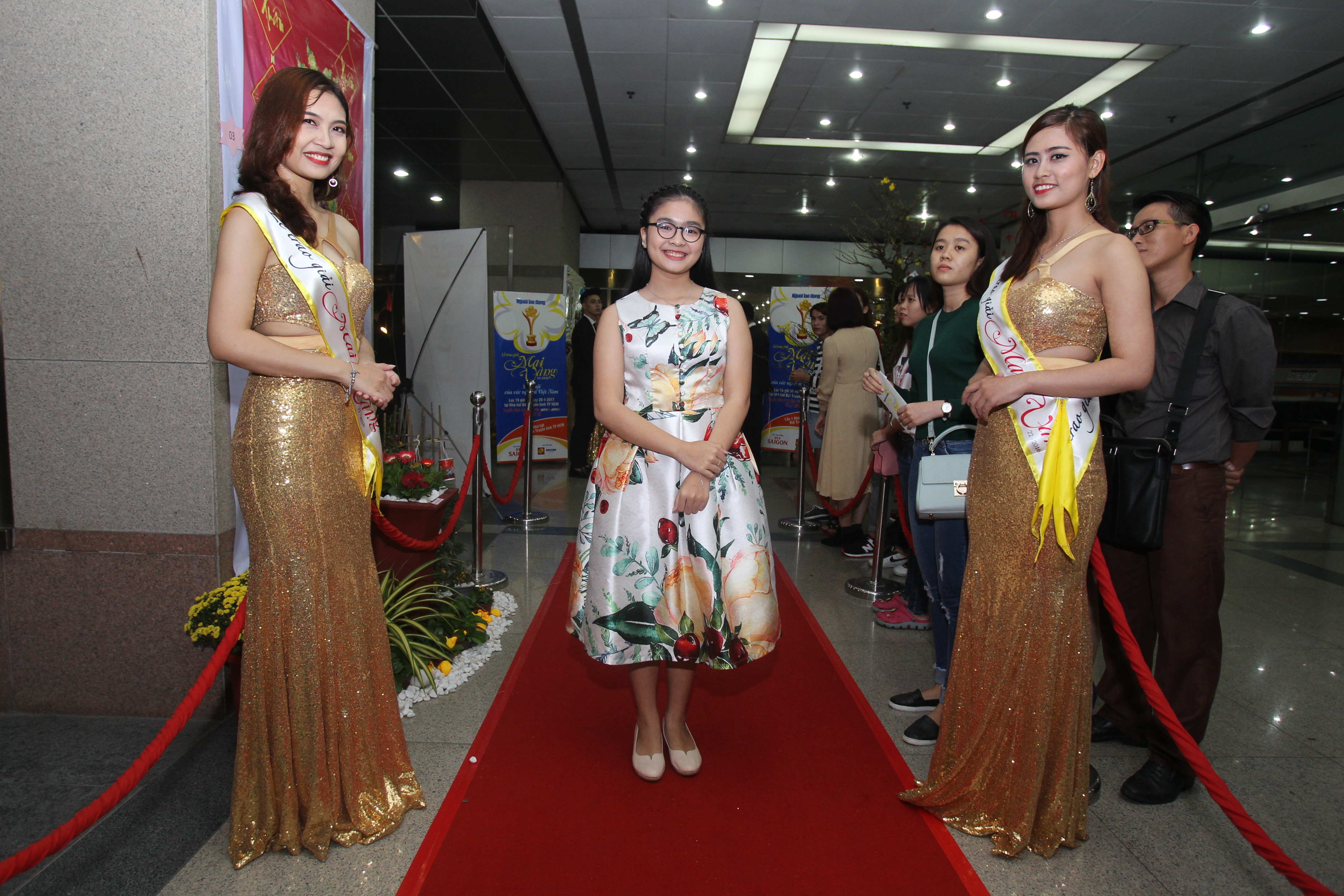 Rạng rỡ trên thảm đỏ Mai Vàng - Ảnh 7.