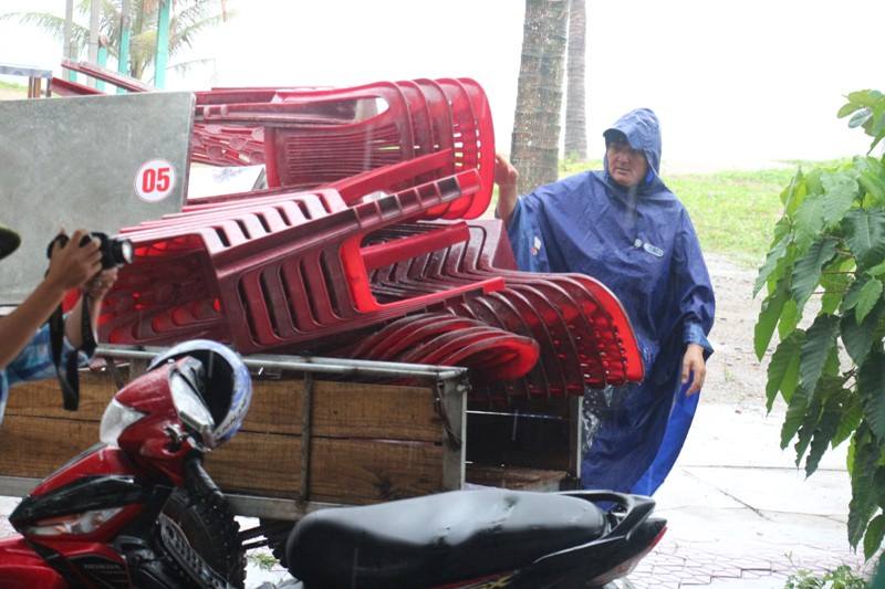 Miền Trung hối hả ứng phó siêu bão - Ảnh 18.