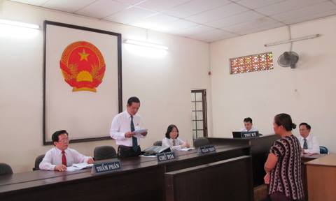 Khởi tố thư ký TAND TP HCM vì môi giới hối lộ