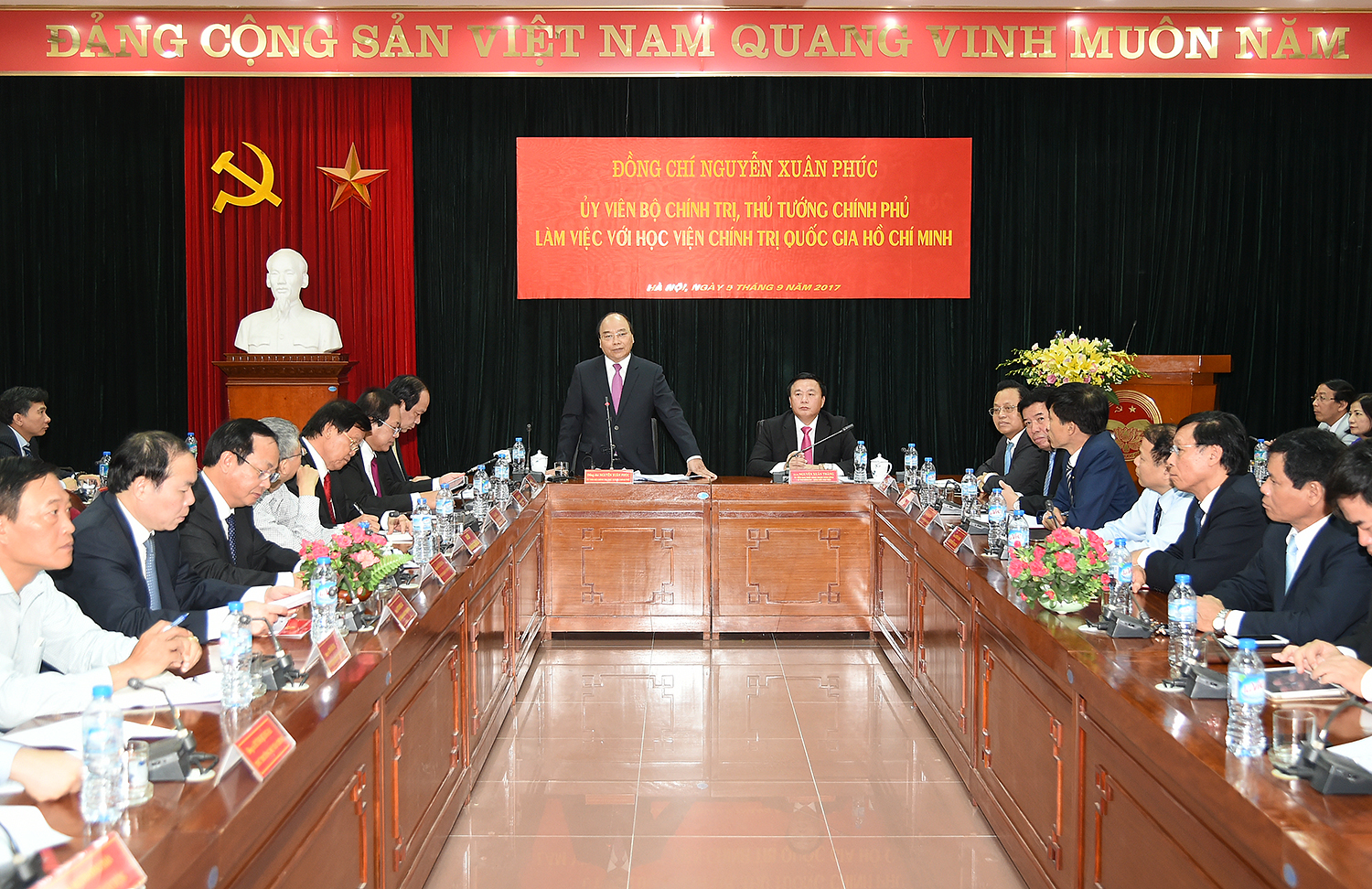 Thủ tướng: Giảng vi&ecirc;n giỏi đồng thời l&agrave; nh&agrave; tư vấn tốt - Ảnh 4.