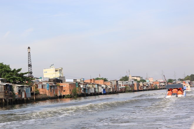 Nhà ven kênh được tồn tại, sửa chữa