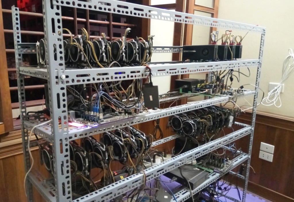 Tận mắt thấy d&agrave;n tr&acirc;u đ&agrave;o tiền ảo Bitcoin tiền tỉ ở H&agrave; Nội - Ảnh 5.