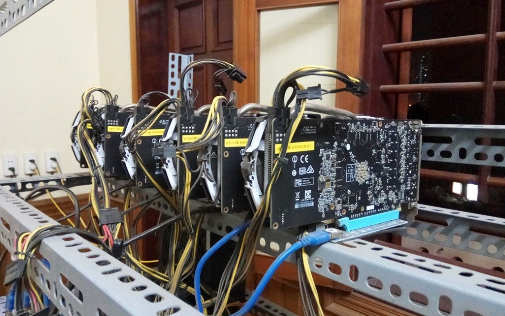 Tận mắt thấy d&agrave;n tr&acirc;u đ&agrave;o tiền ảo Bitcoin tiền tỉ ở H&agrave; Nội - Ảnh 11.