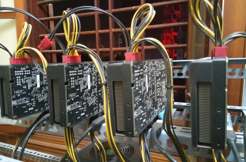 Tận mắt thấy dàn "trâu đào" tiền ảo Bitcoin tiền tỉ ở Hà Nội