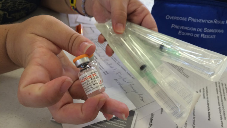 Mỹ tuyên chiến với đại dịch opioid