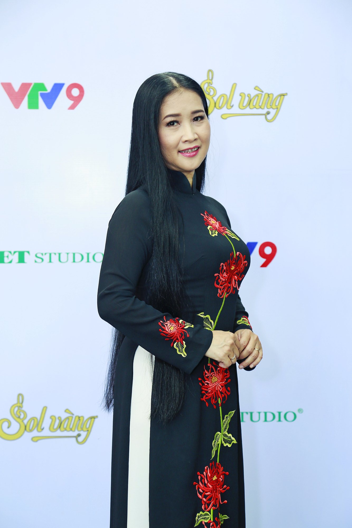 
Ca sĩ Th&ugrave;y Dương
