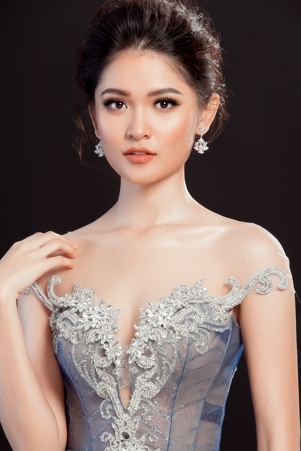 Á hậu Thùy Dung vào tốp 3 được yêu thích nhất trên Missosology - Ảnh 2.