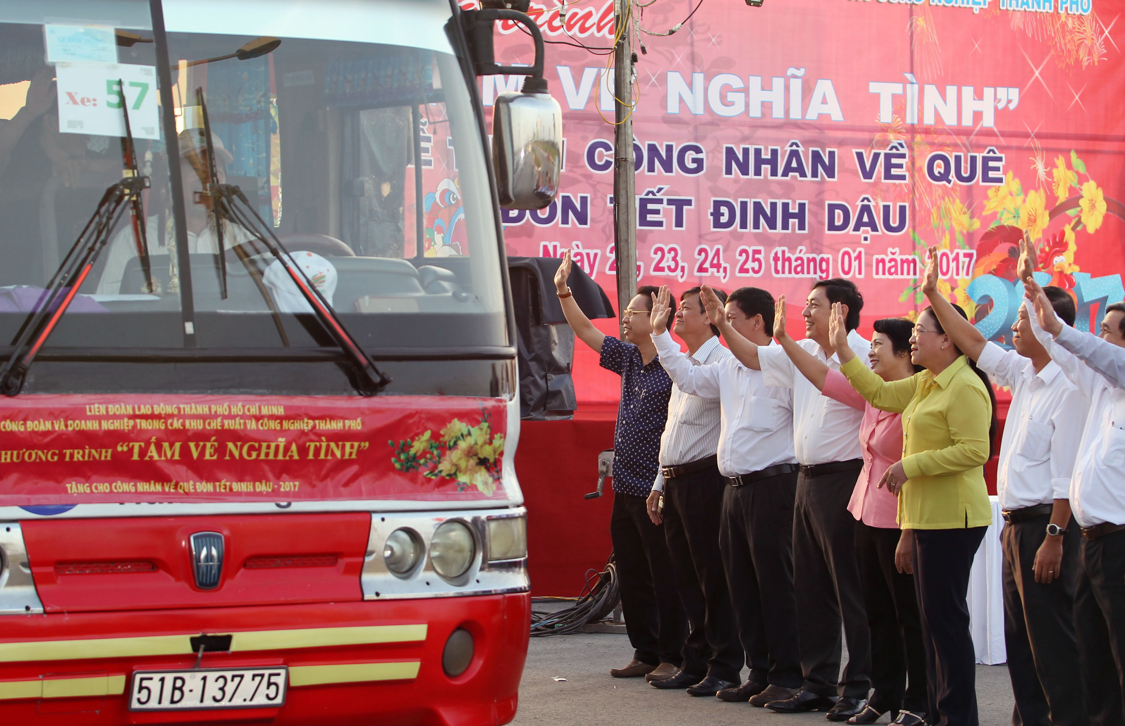 Thêm 1.018 công nhân được thỏa ước mong sum họp