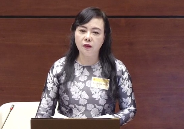 Bộ trưởng Y tế Nguyễn Thị Kim Tiến đăng đ&agrave;n trả lời chất vấn - Ảnh 1.