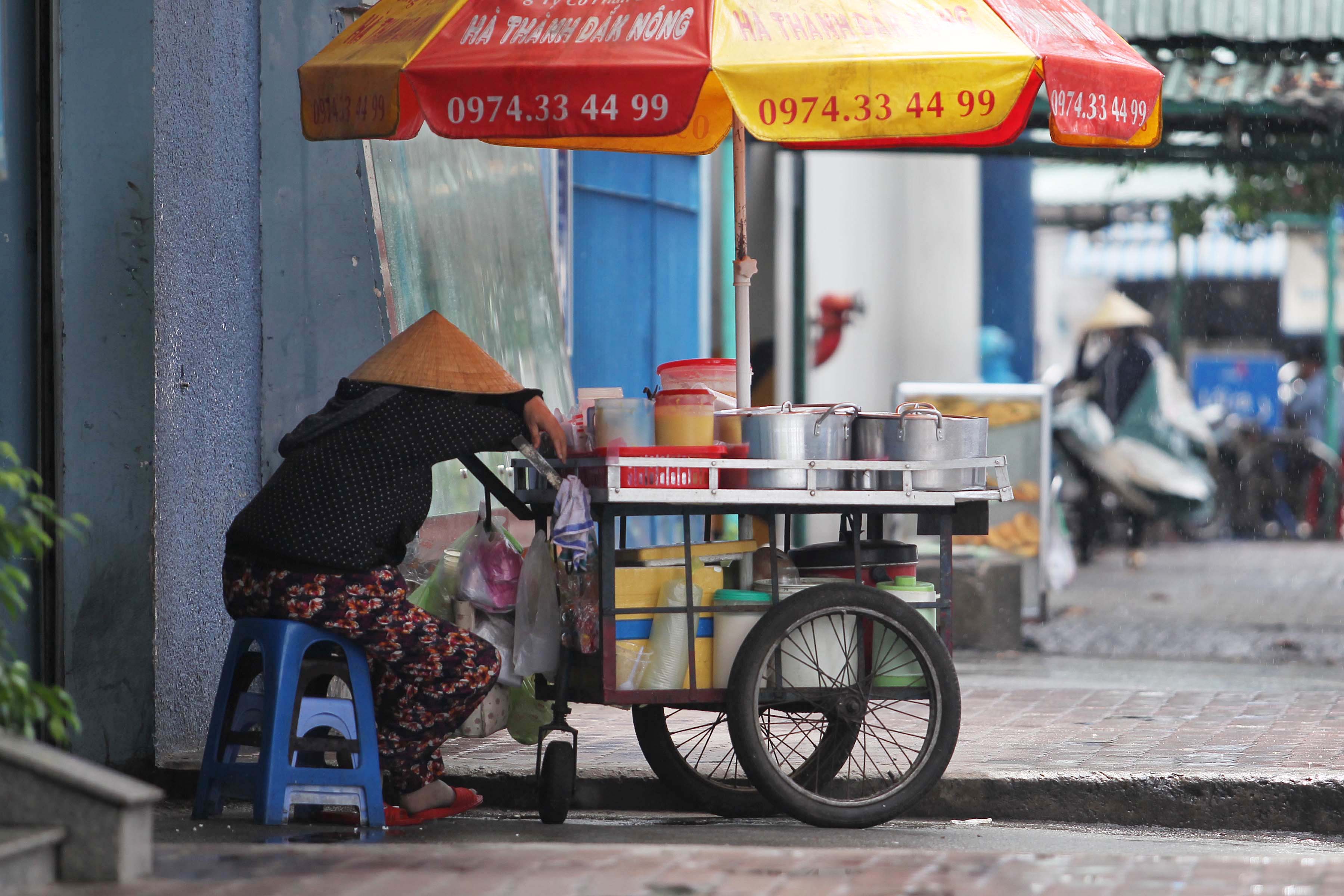 Những giấc mơ trưa nặng g&aacute;nh cơm &aacute;o, gạo tiền - Ảnh 11.