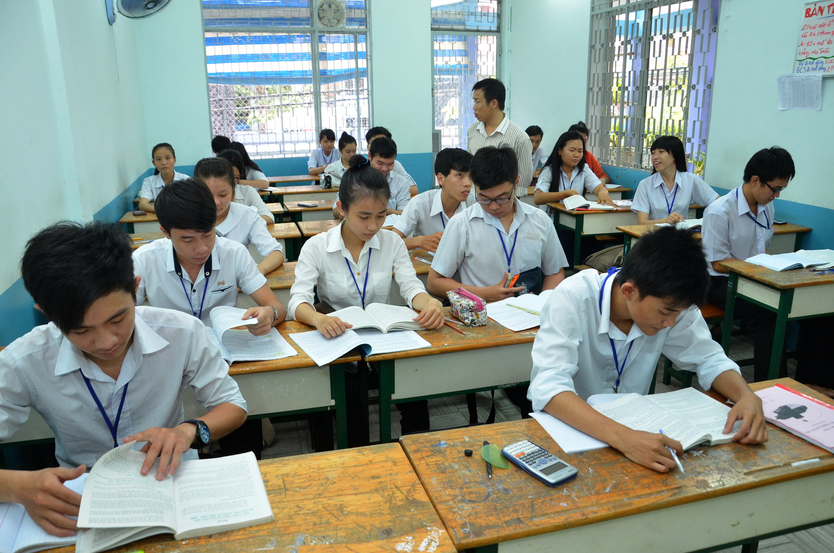 Cấm dạy nội dung ngoài SGK: Thật nực cười!