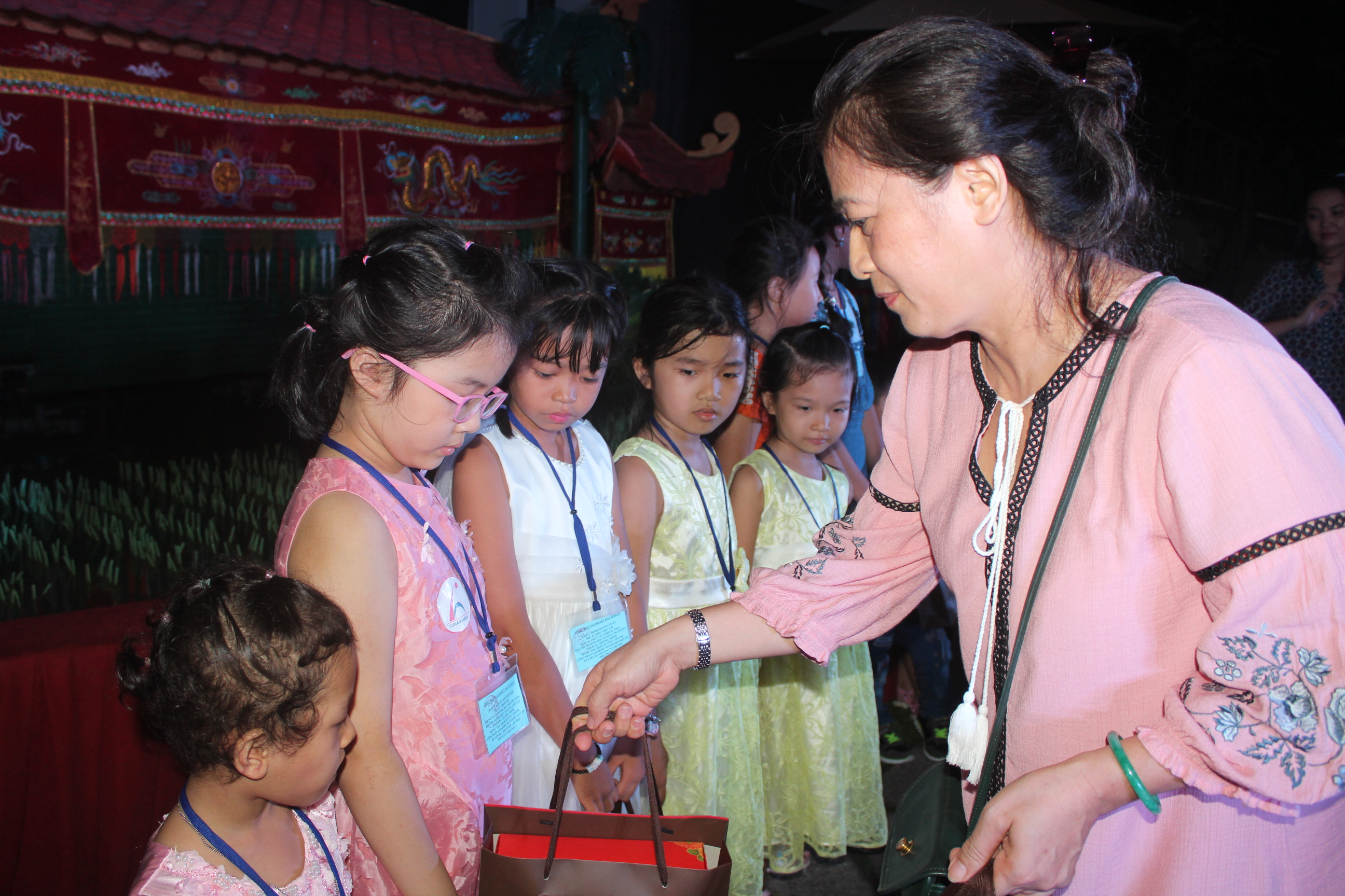 Trung thu ấm áp cho con CNVC-LĐ