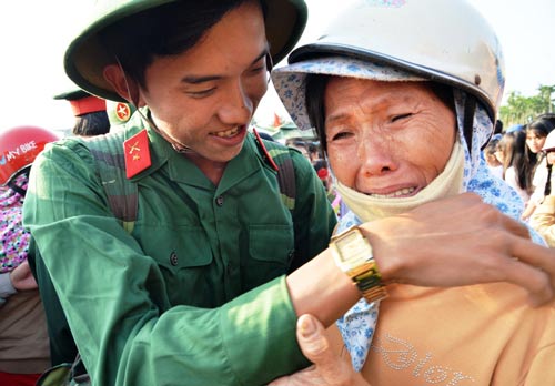 Hăng hái lên đường nhập ngũ