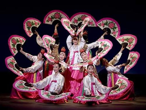 Một tiết mục văn nghệ trong chương tr&igrave;nh &ldquo;Xu&acirc;n y&ecirc;u thương&rdquo;