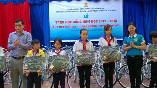 Chăm lo thiết thực cho học sinh kh&oacute; khăn - Ảnh 1.