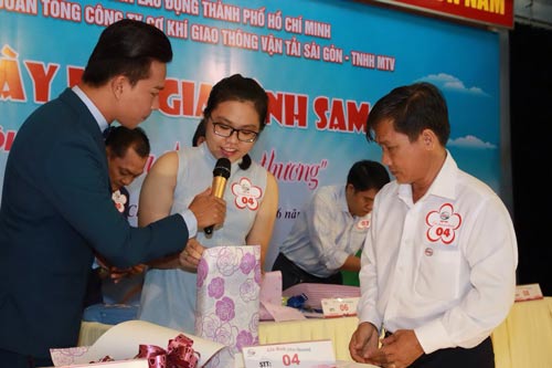 Tuyên dương 93 gia đình CNVC-LĐ tiêu biểu