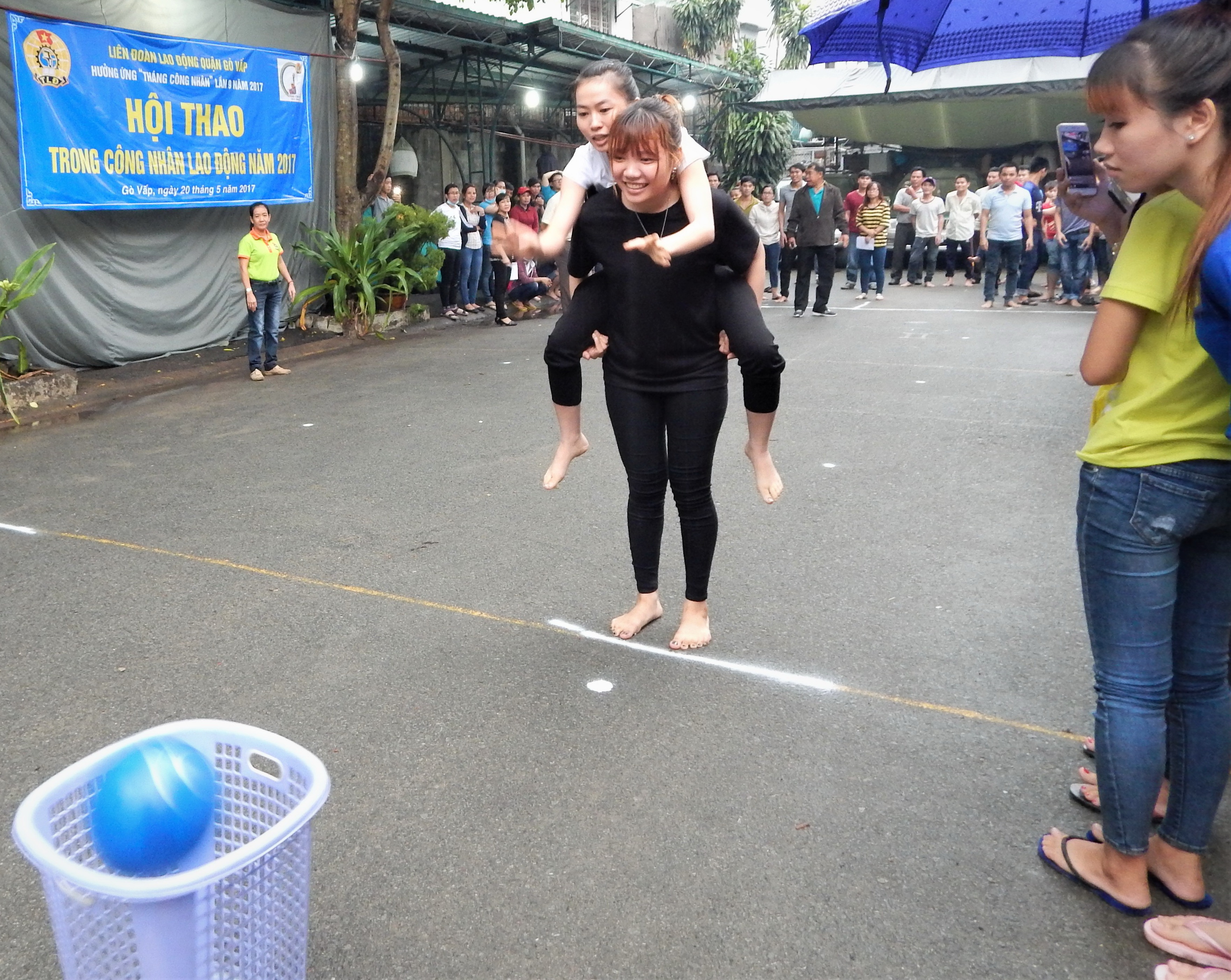 Tổ chức sân chơi cho công nhân