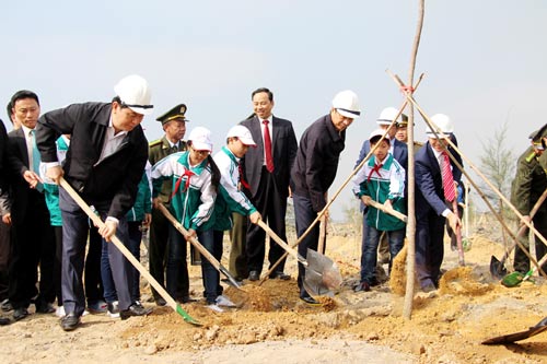 Chủ tịch nước tham gia trồng cây tại lễ phát động Tết trồng cây “Đời đời nhớ ơn Bác Hồ”