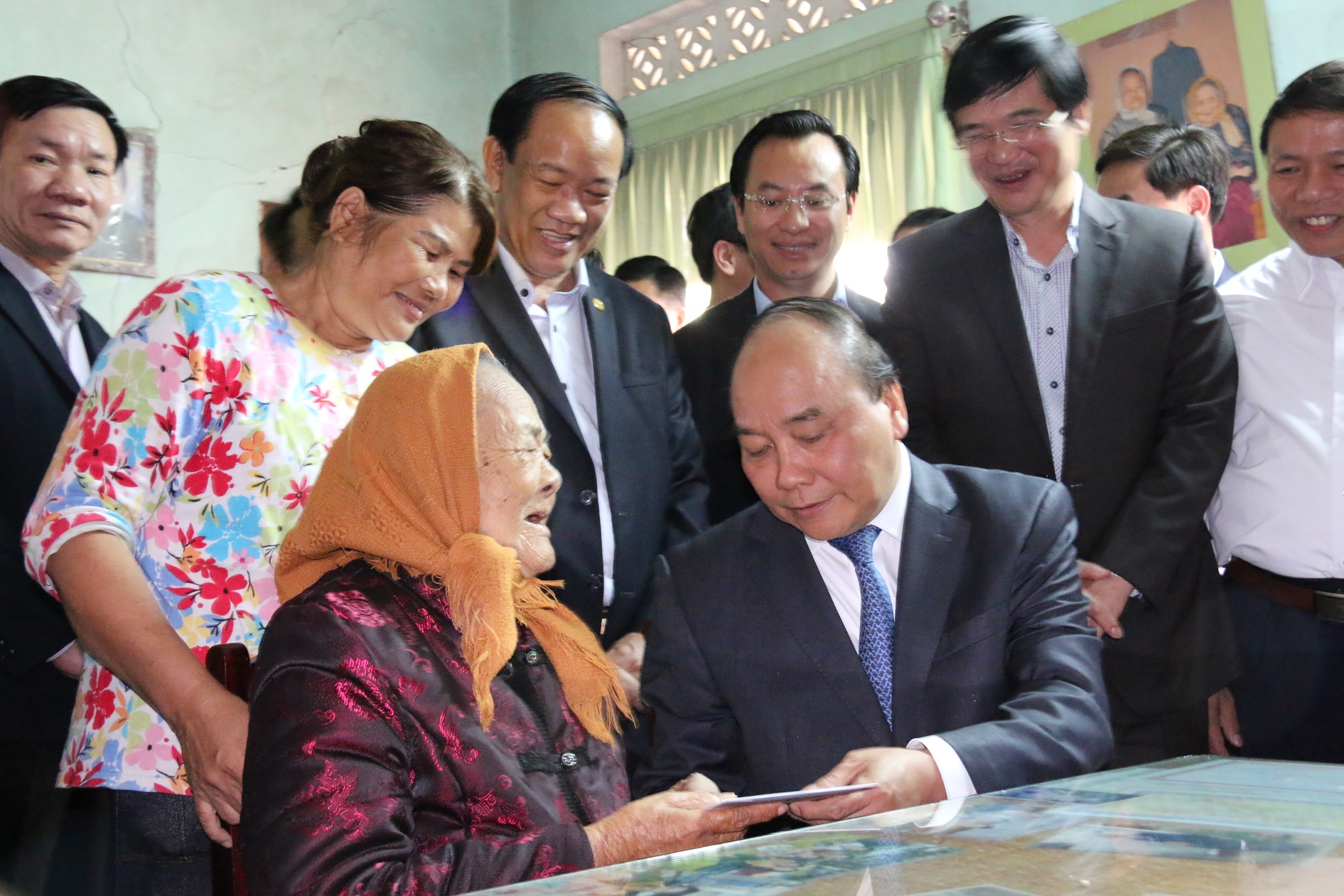 Chúc Tết, tri ân mẹ Việt Nam anh hùng