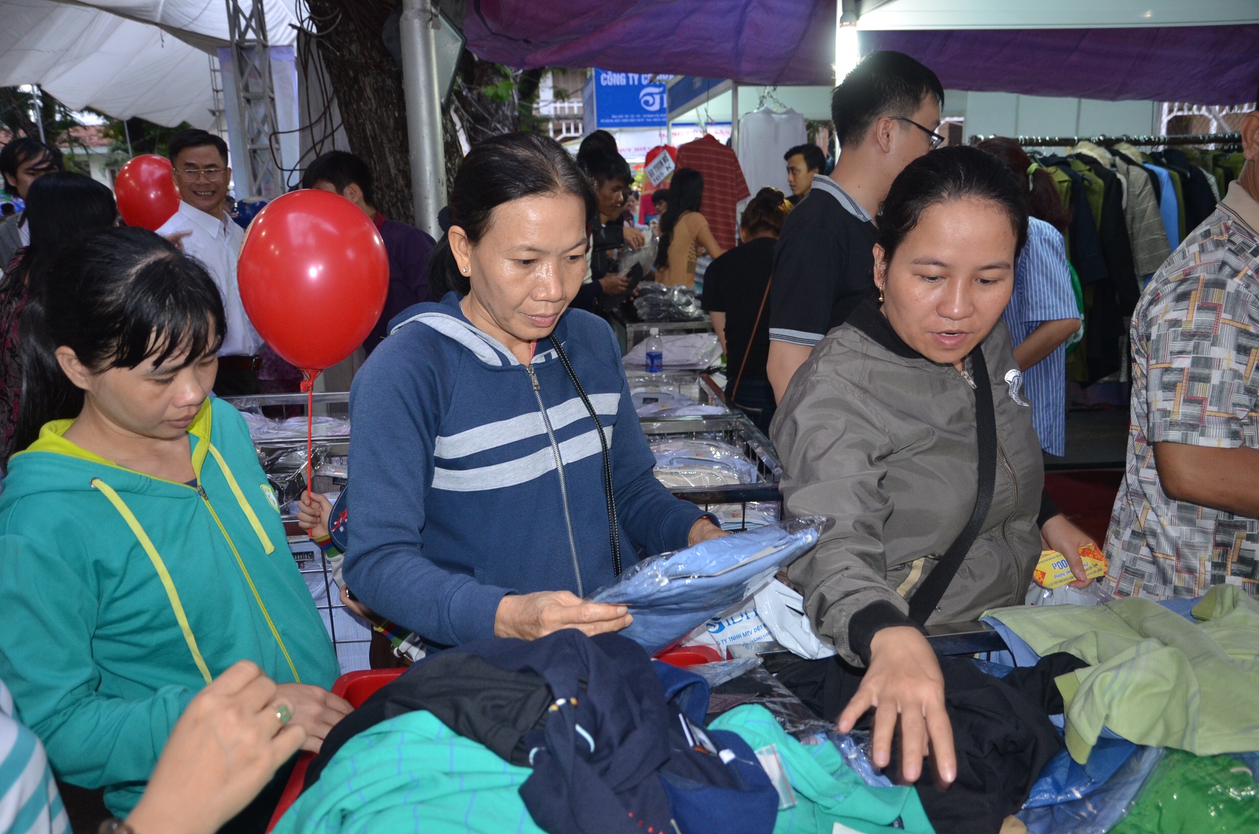 Hơn 1.600 công nhân vui Tết