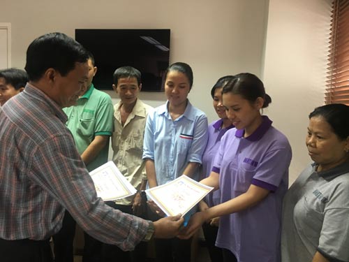Thưởng vàng cho nhân viên