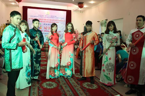 100 thí sinh thi trang phục áo dài