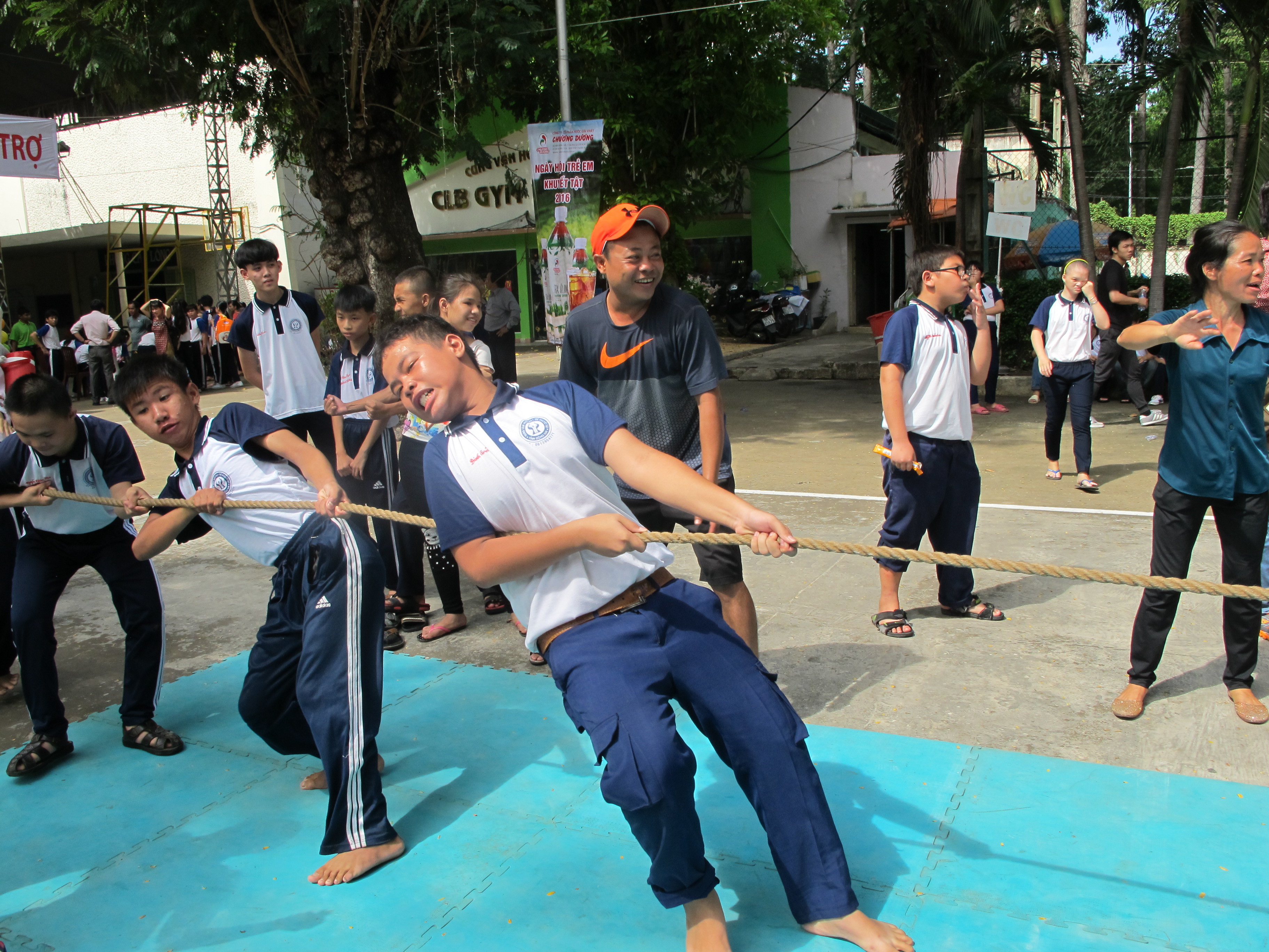 Hỗ trợ con CNVC-LĐ khó khăn