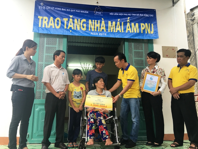 10,5 tỉ đồng giúp trẻ em khó khăn - Ảnh 1.
